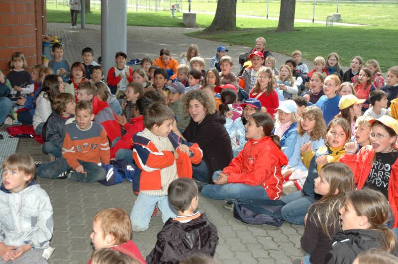 Alle singen kr&auml;ftig mit