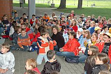 Alle singen kr&auml;ftig mit